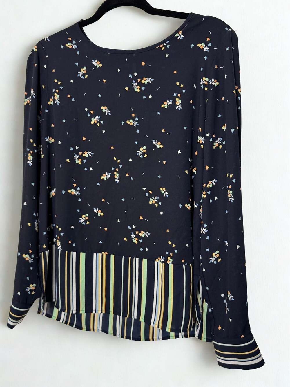 Vince Camuto- flowy confetti blouse- XL
